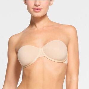 NEW Skims Weughtless Strapless Bra Sand
